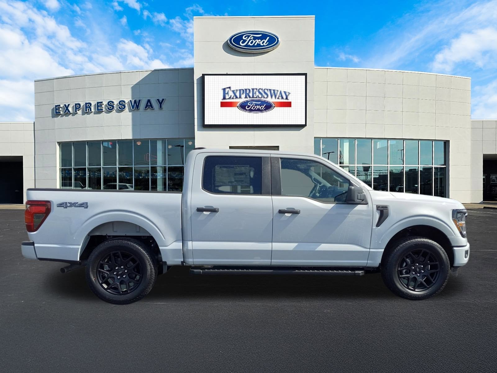 2025 Ford F-150 STX 4WD SuperCrew 5.5' Box