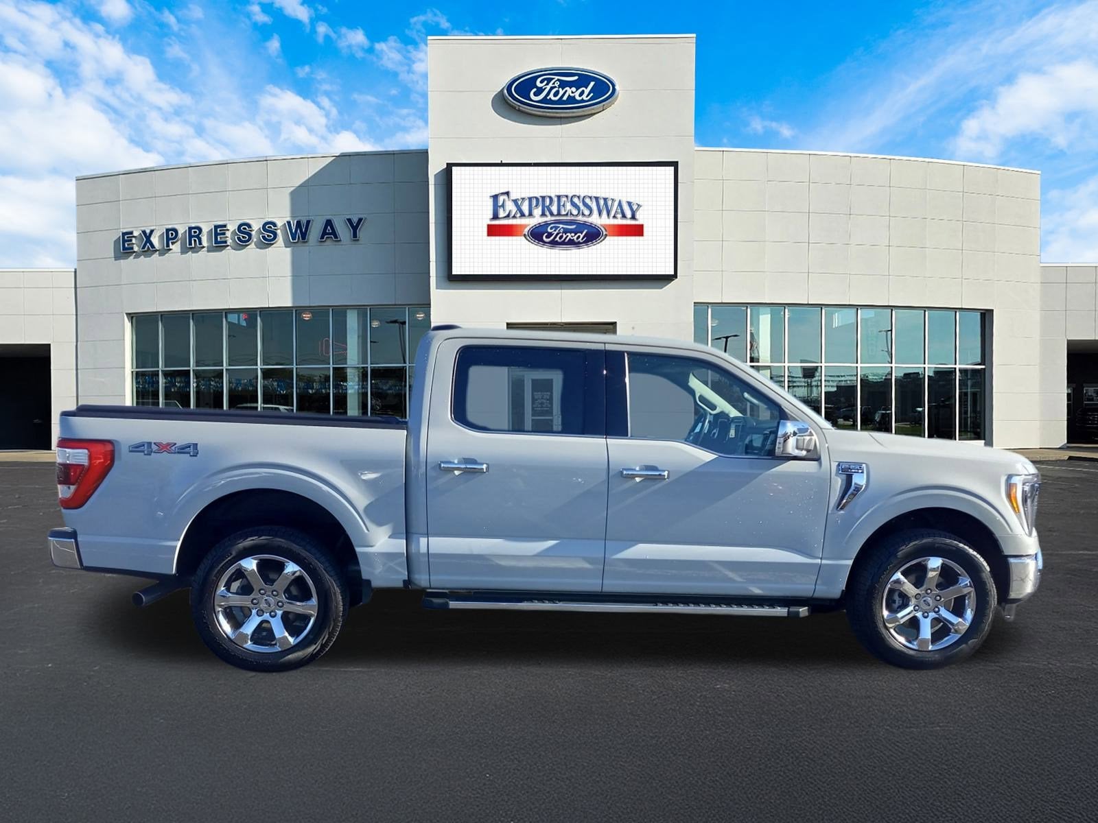 2023 Ford F-150 LARIAT 4WD SuperCrew 5.5' Box