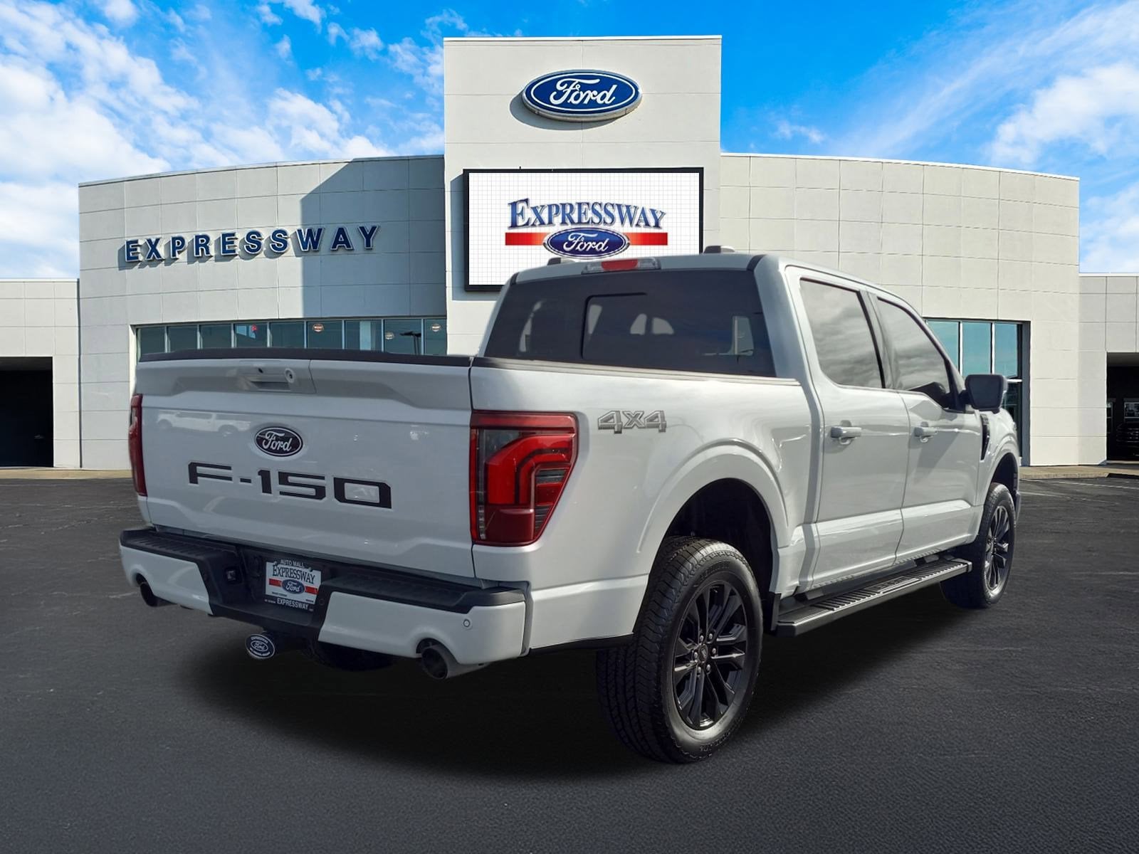 2024 Ford F-150 LARIAT 4WD SuperCrew 5.5' Box