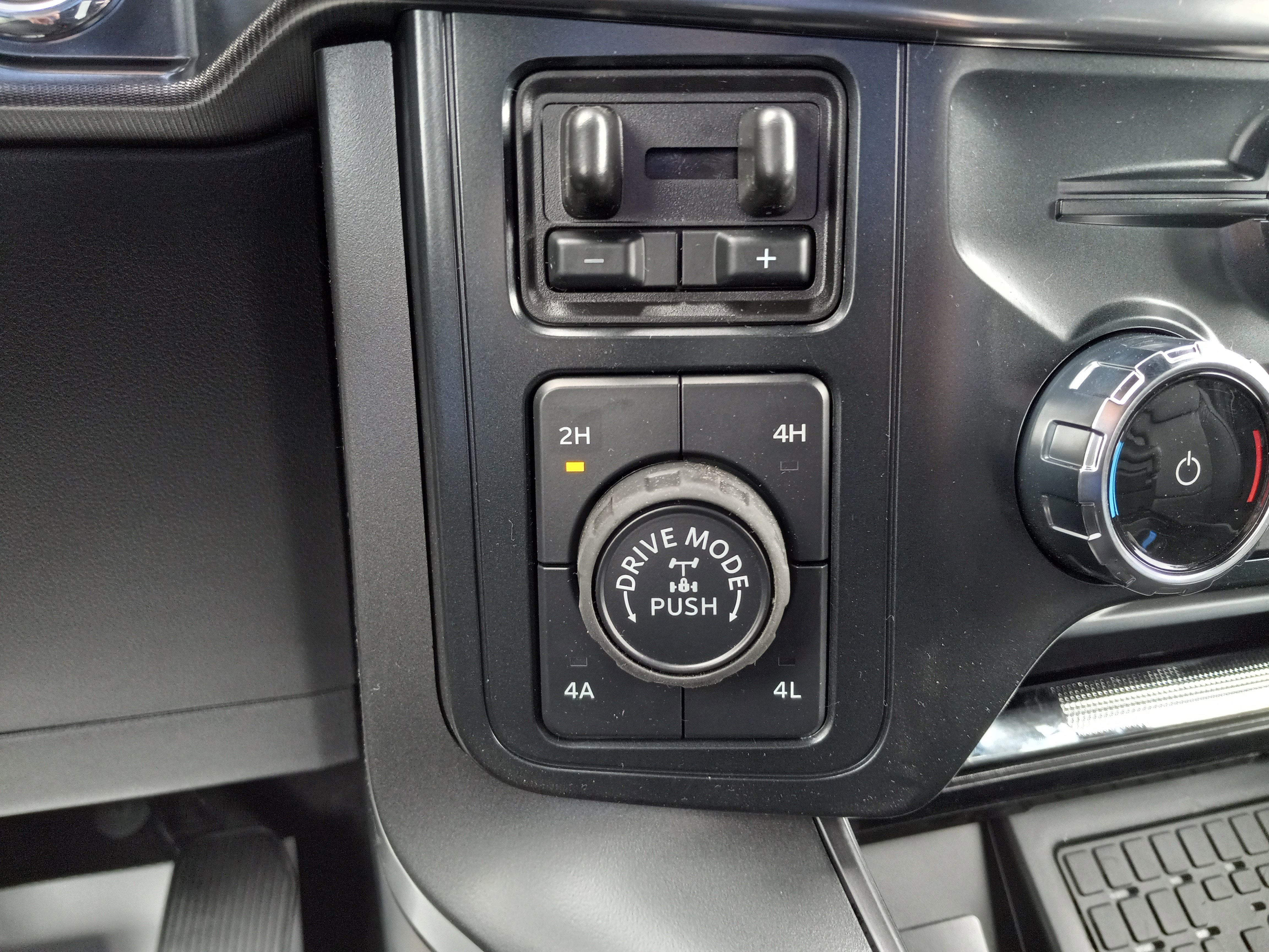 2025 Ford F-150 LARIAT 4WD SuperCrew 5.5' Box