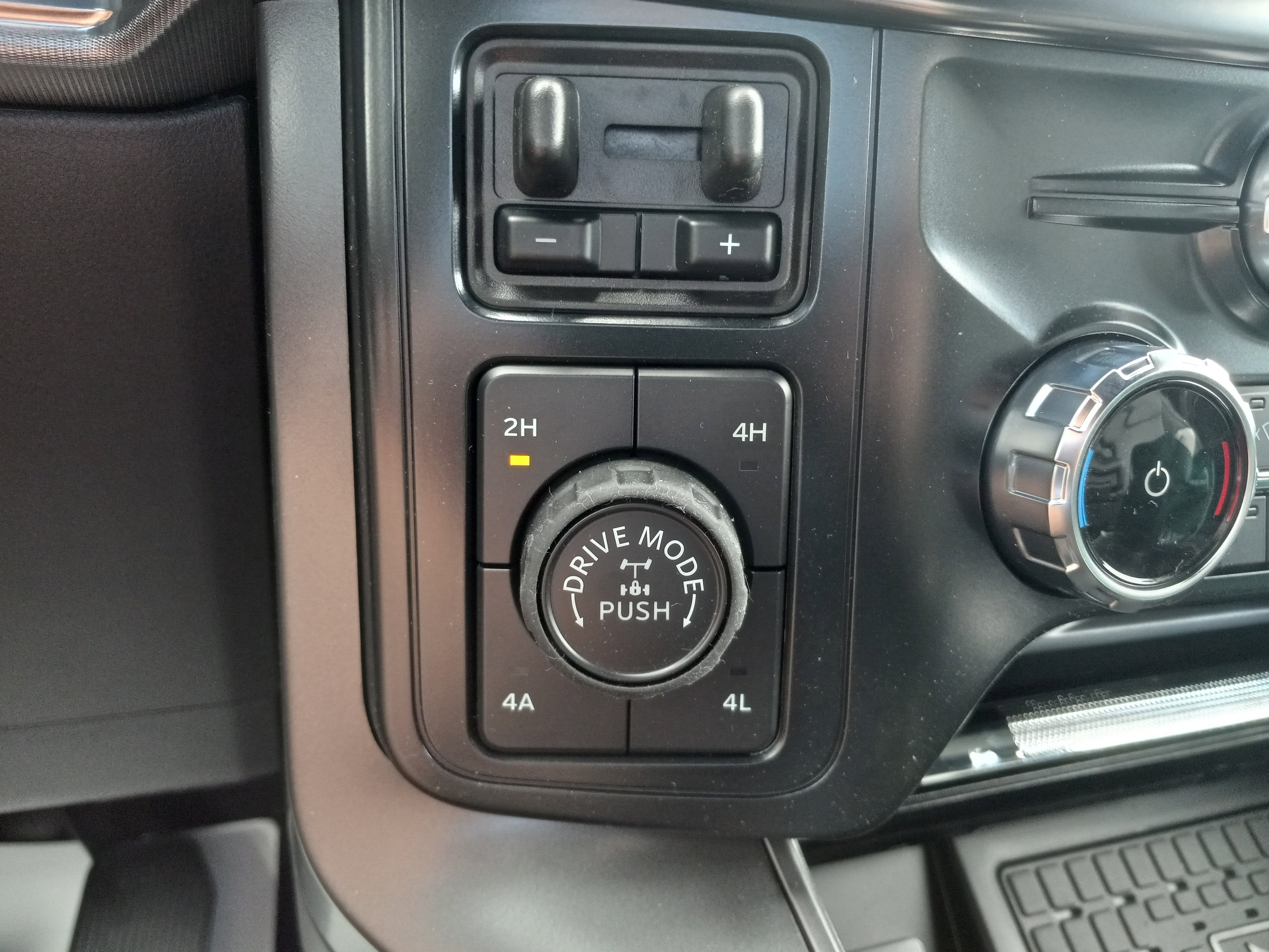 2025 Ford F-150 LARIAT 4WD SuperCrew 5.5' Box