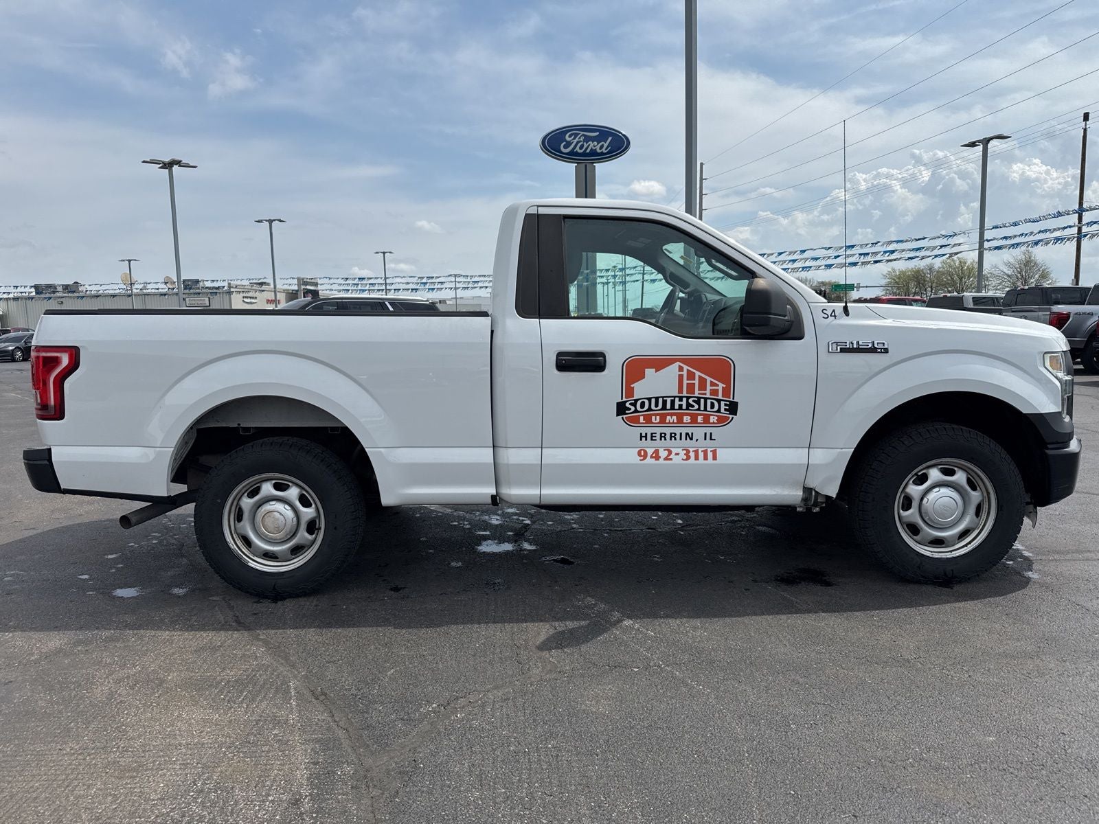 2016 Ford F-150 2WD Reg Cab 122.5" XL