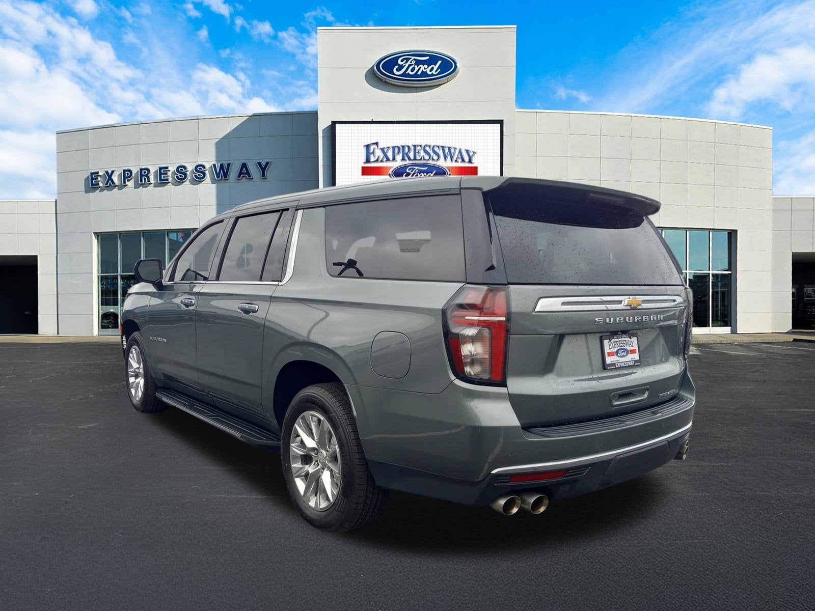 2023 Chevrolet Suburban Premier