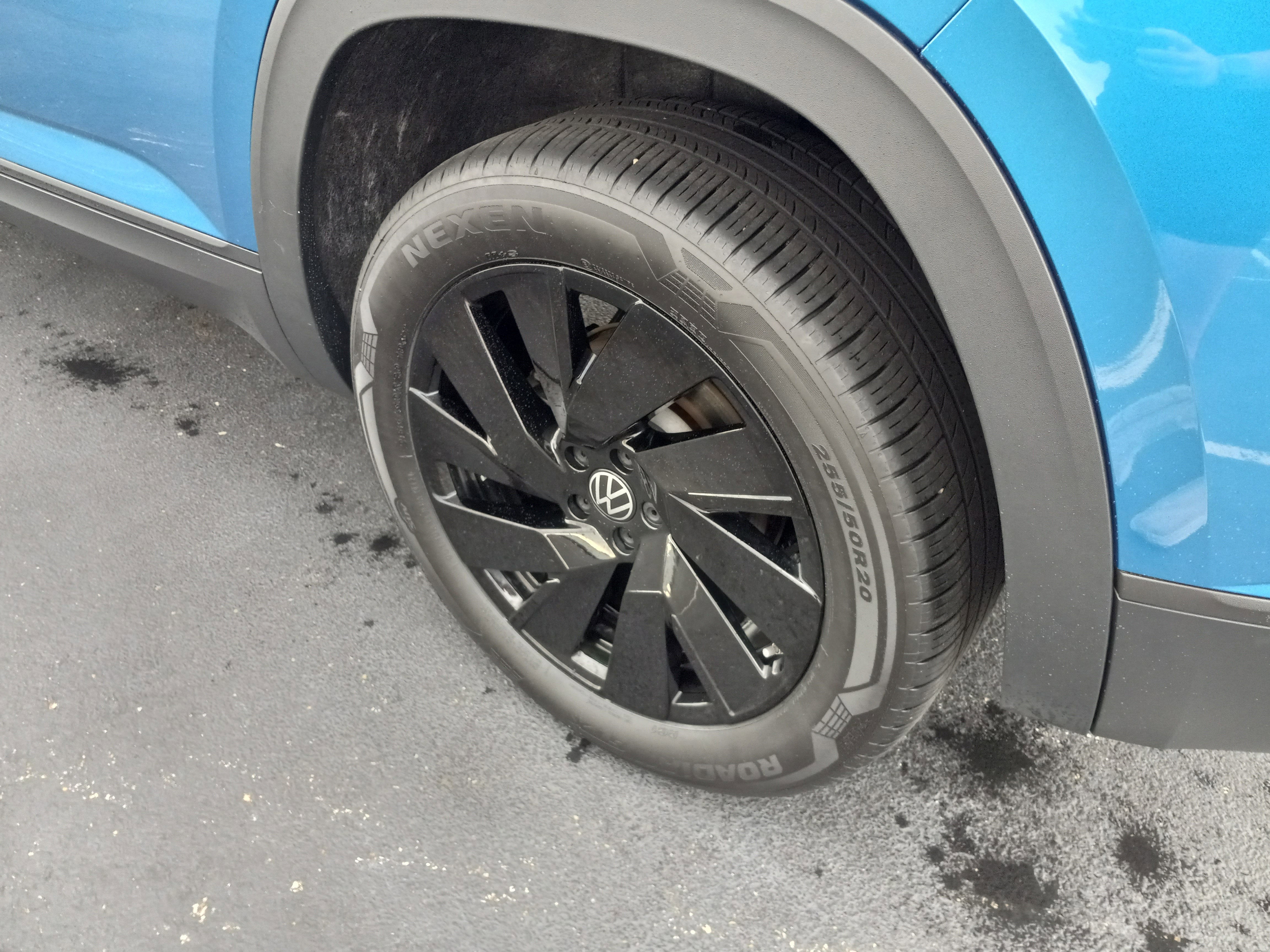 2024 Volkswagen Atlas Cross Sport 2.0T SE w/Technology