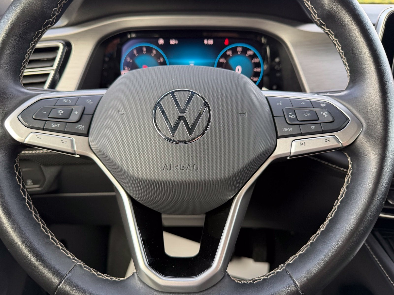 2025 Volkswagen Atlas Cross Sport 2.0T SE w/Technology