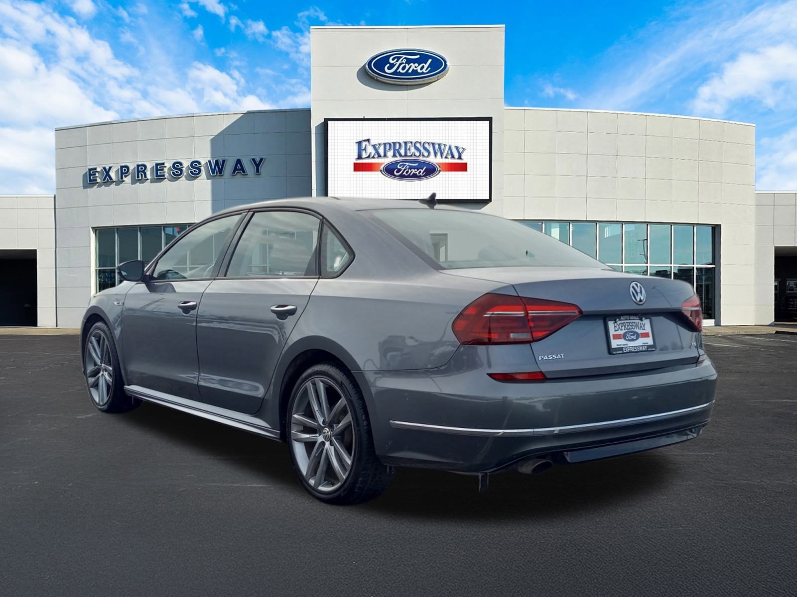 2018 Volkswagen Passat 2.0T R-Line