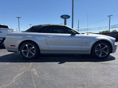 2005 Ford Mustang GT Deluxe