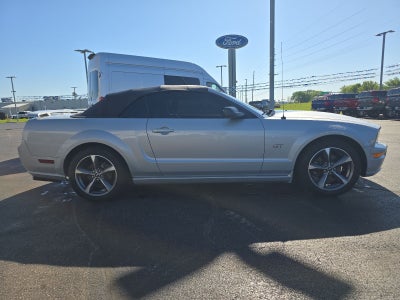 2005 Ford Mustang GT Deluxe