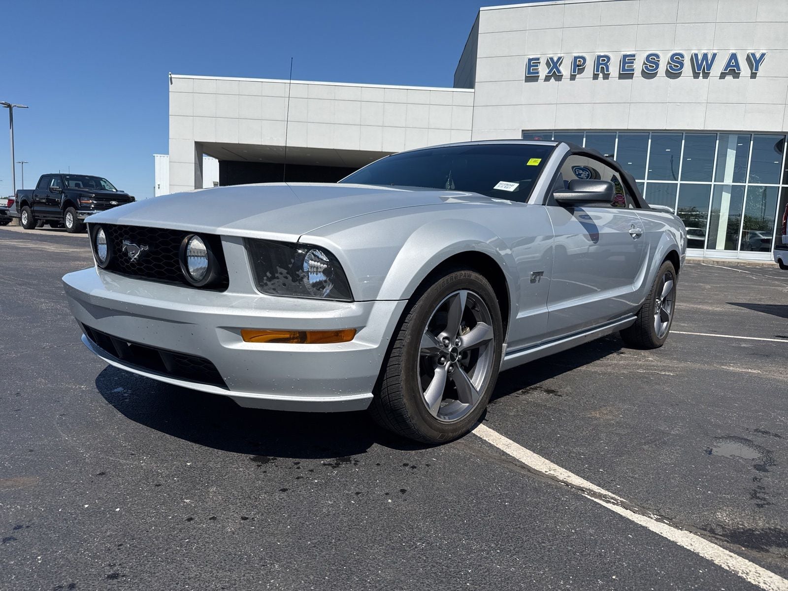 2005 Ford Mustang GT Deluxe