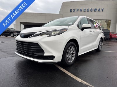 2025 Toyota Sienna LE