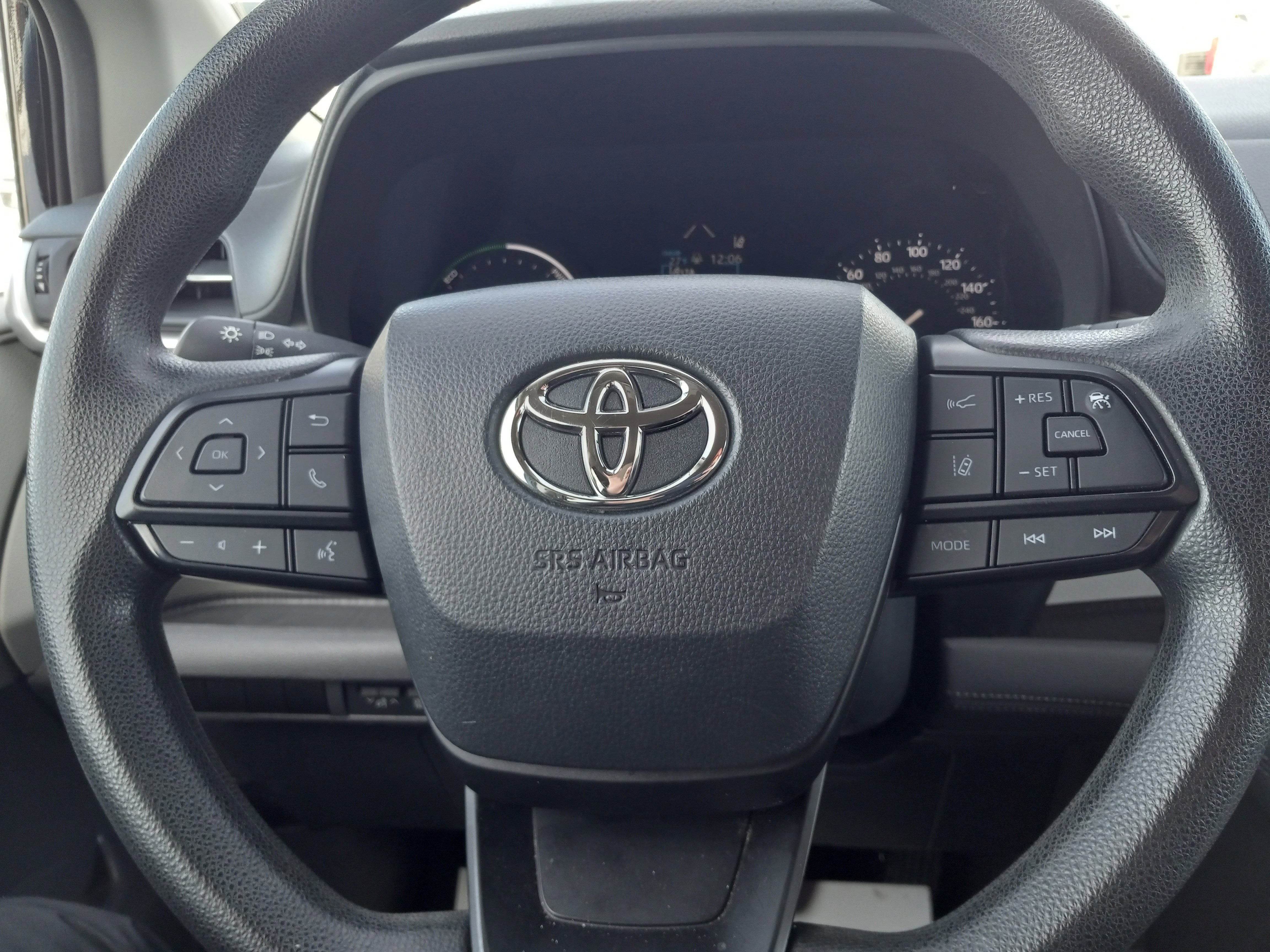 2024 Toyota Sienna LE