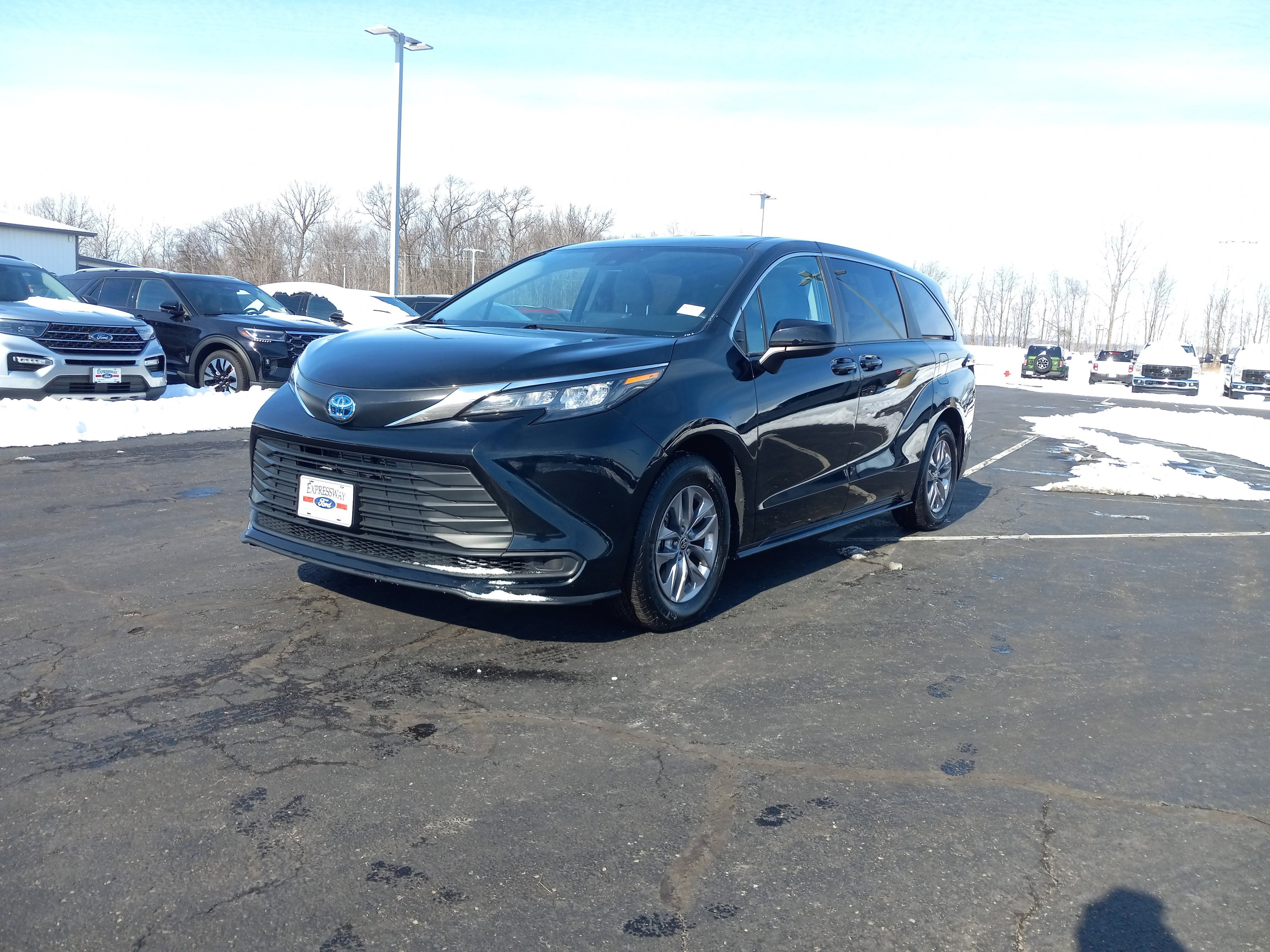 2024 Toyota Sienna LE