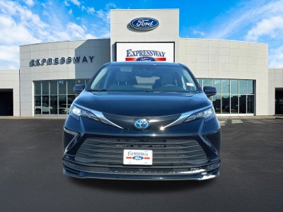 2024 Toyota Sienna LE