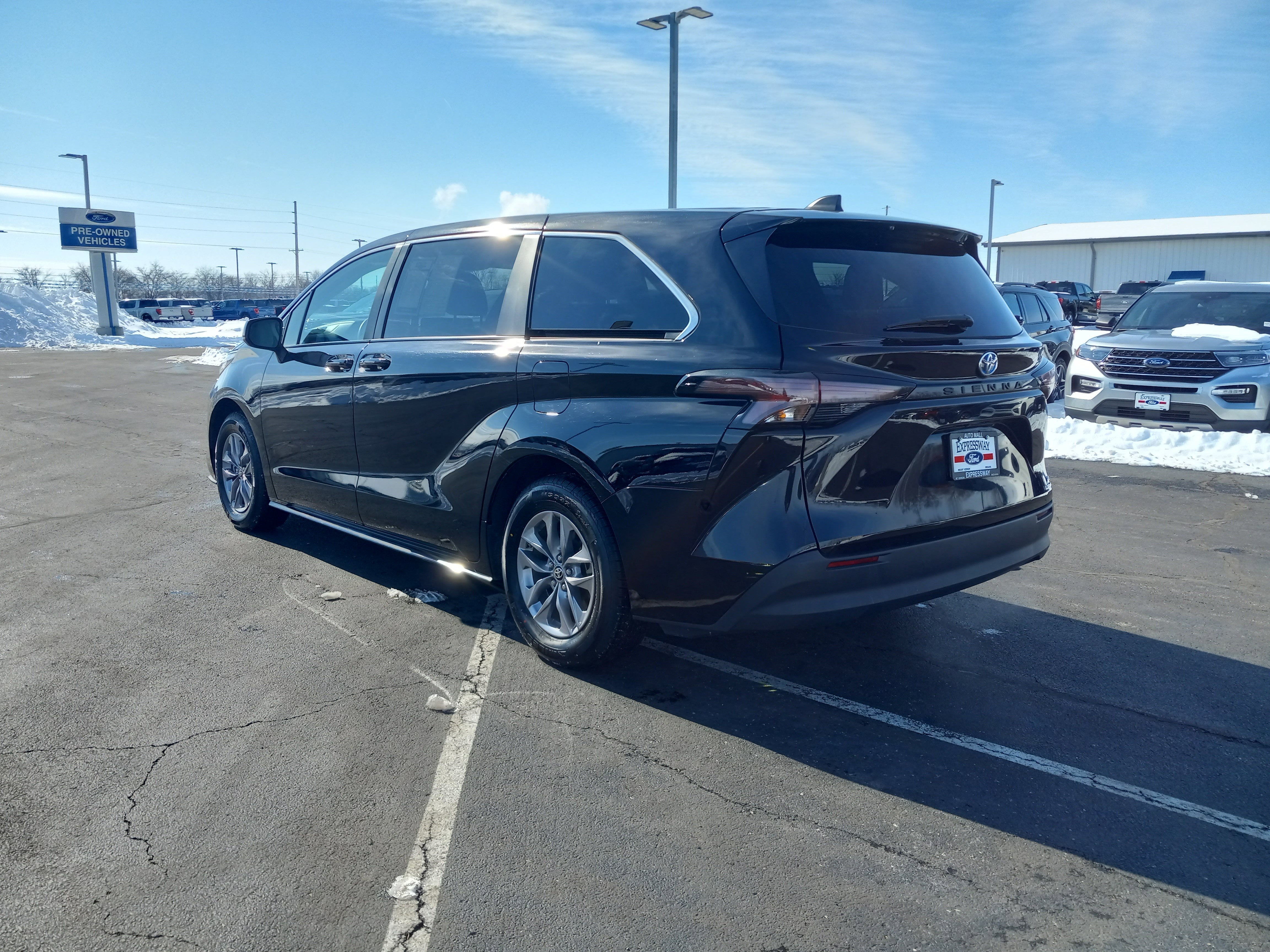 2024 Toyota Sienna LE