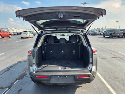2024 Nissan Pathfinder SV